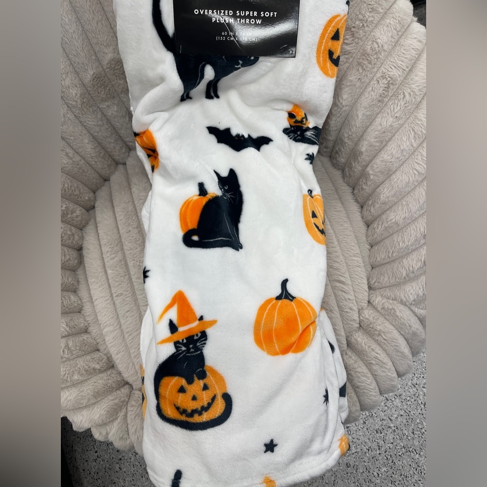 Halloween Black Cats with Pumpkins Witch Cats Mummy Cats Plush Blanket 60x70 NWT